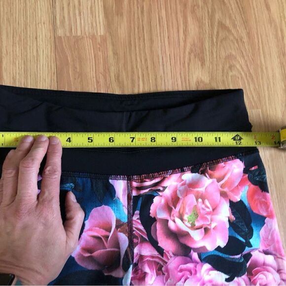 LOT OF2 Lululemon Womens Secret Garden/Striped Capri Crop Leggings Size 2 - Picture 5 of 16